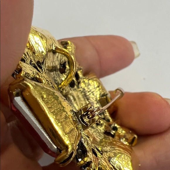 Elegant Pink and Blue Gemstone Brooch - Picture 8 of 8